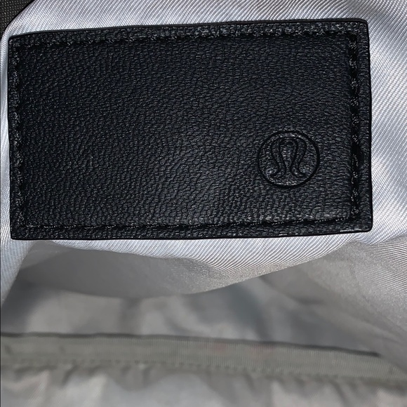 Lululemon green dufflebag vinyl with black leather handles 18in long - Picture 8 of 13